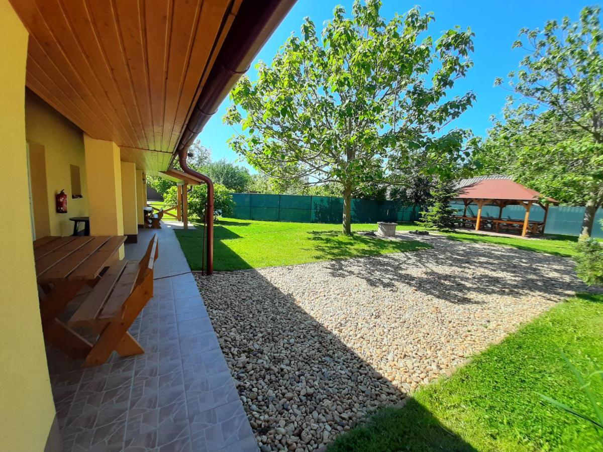 Potyka Apartman Tiszafured Exterior photo